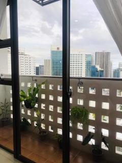 Modern Studio Gem - Two Balconies with Ocean & Mountain Views - Cebu City - 1