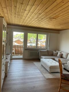 Sonniges Apartment im Zentrum mit Bergblick - 0