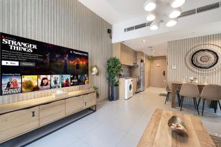 Cozy 1BHK Getaway with Balcony by BlueCloud holidays - Sharjah - 7