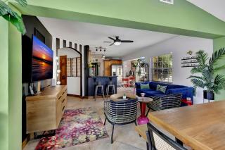 Fun Getaway: Hot Tub, Tiki Bar, Arcade Room - Hollywood - 7