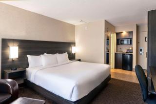Quality Inn & Conference Centre Kingston Central - Kingston - 2