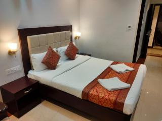 HVH Kashi Vishwanath - 400 meters from Kashi Vishwanath Temple & Ganga Aarti Ghat - 2