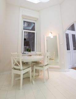 Hidden modern getaway with two bedroom behind Opera House - Budapest - 2
