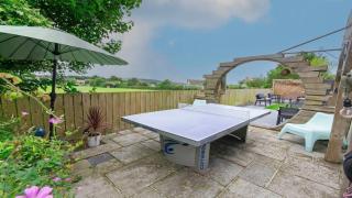 Bag-End House - Unique home with Balcony, Beautiful Views, Ping Pong and Hot Tub option - Sleeps 14 - Croyde - 5
