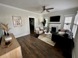 Newly Renovated Cottage including Driveway in Downtown Murfreesboro - Murfreesboro - 1
