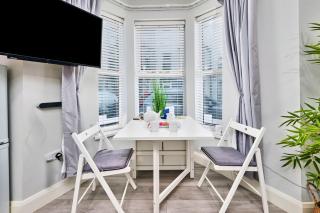 Portrush Harbour Apt Walk to Beach - Princess Red 1 - Portrush - 2