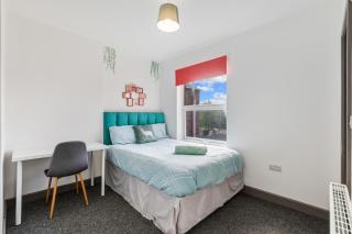 Silver Stag Properties, Large 5 Bedroom property with 5 Bathrooms - 0