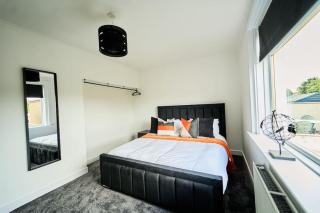 Modern 3 Bedroom Apartment - 6