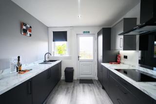 Modern 3 Bedroom Apartment - 3