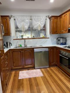 Spacious Beautiful Room - 4