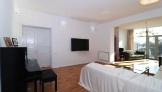 Stunning Apartment Near Fabrica - Tbilisi - 2