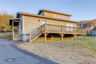Waynesville Cabin Rental with Mountain Views - Waynesville - 0