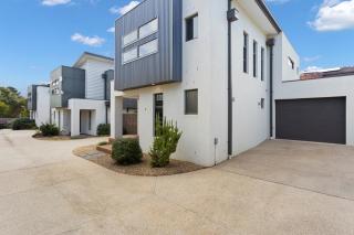 Stunning Luxury Townhome Walk to Beach & Shops - Cowes - 1