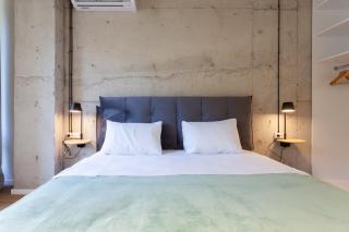 Spacious 3 BedroomR and 2 balcony Apartment in the city center - 0