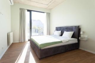 Spacious 3BR Apartment With 2 Balconies in Old Tbilisi - Tbilisi - 1