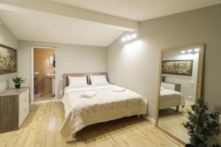 Cosy Central 2-BR Apartment-By Wehost - Tiflis - 8