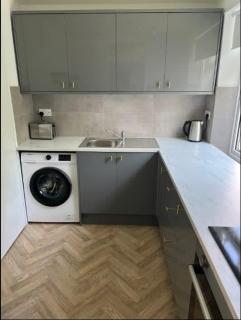 Montague central one bedroom flat with parking - 6