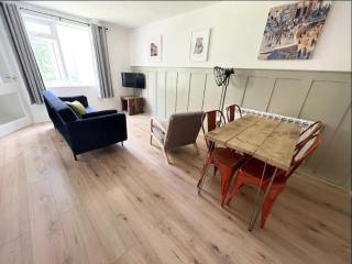Montague central one bedroom flat with parking - 8