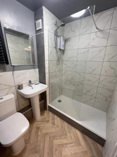 Montague central one bedroom flat with parking - 3