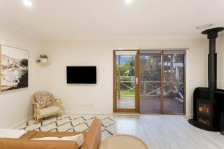 Beautiful Bungalow Pet-Friendly & Walk to Beach - 6