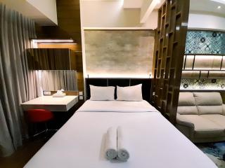 Cozy Studio Room at Uttara The Icon Apartment By Travelio - Kejayan - 0