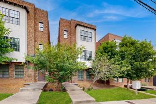 Brick Manor Unit A - 8