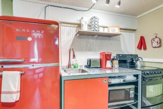 Cozy Galveston Apt with Patio Close to The Strand! - Galveston - 2