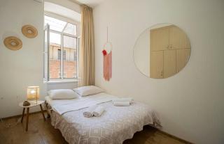 Cozy Studio Apartment In the Center - By Wehost - Tbilisi - 2