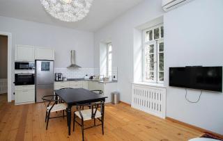 Tranquil 1BR Sololaki Apt - By Wehost - Tbilisi - 2
