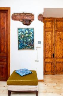 Colorful apt w a furnished terrace 2 min from Rustaveli avenue - Tbilisi - 8