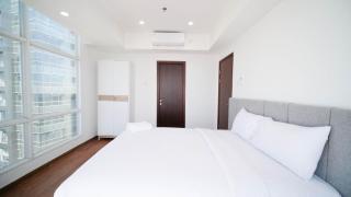 Exclusive and Spacey 3BR at Grand Sungkono Lagoon Apartment By Travelio - Surabaya - 9