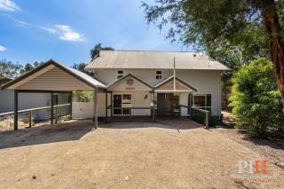 Sandy Bay Getaway w Spa 4 Bdr - Rhyll - 7