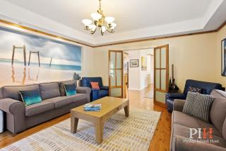 Sandy Bay Getaway w Spa 4 Bdr - Rhyll - 3