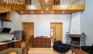 Central 4BR Apt for Groups & Families - By Wehost - 1