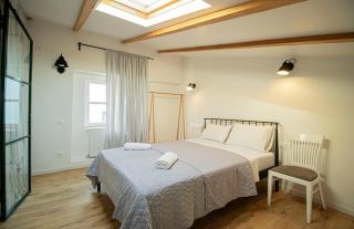 3BR Scenic Terrace Apt in Abanotubani - By Wehost - 4