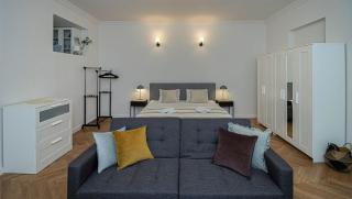 Elegant 1BR Vake Apt for 3 - By Wehost - Tbilisi - 2