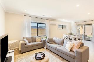 Modern Family-Friendly Getaway 4-Bdr 2 Bath - Cowes - 0