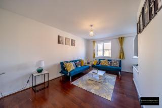 Reams Way 5Bedroom House Sleeps 13 in Kent with Wifi & Free Parking By Maison Christo Property Short Lets & Serviced Accommodation - 8