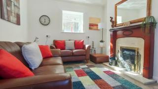 Bramble Cottage In The Wonderful Rhondda Valley by StayStaycations - Llwyn-y-pia - 5