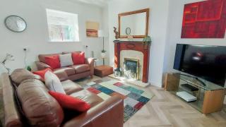Bramble Cottage In The Wonderful Rhondda Valley by StayStaycations - Llwyn-y-pia - 9