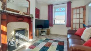 Bramble Cottage In The Wonderful Rhondda Valley by StayStaycations - Llwyn-y-pia - 2
