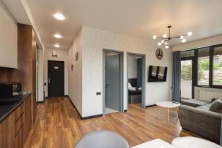 Newly Renovated Stylish Apart W stunning views - 8