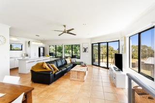 King Bed' tranquil paradise Cowes 4BR 4BTH - 0