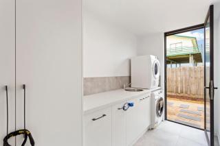 Upscale Family Retreat Just 5 Min Walk to Beach - Cape Woolamai - 2