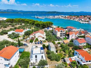 Luma 2 Luxury House on the Beach - Murter - 2