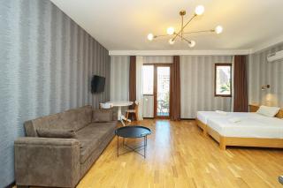 Charming Cozy Studio Apartment- By Wehost - Tbilisi - 5