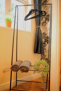 Ensuite Near Luton Station - 6