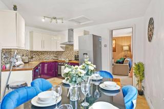 Harbourside Penthouse Apartments Sleep 16 - Bristol - 1