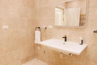 Signature Stays Breezy Modern Apt - 6