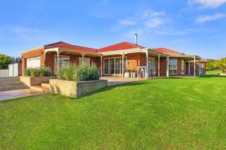 Serene Beach Haven: Sleeps 12 - Ventnor - 3